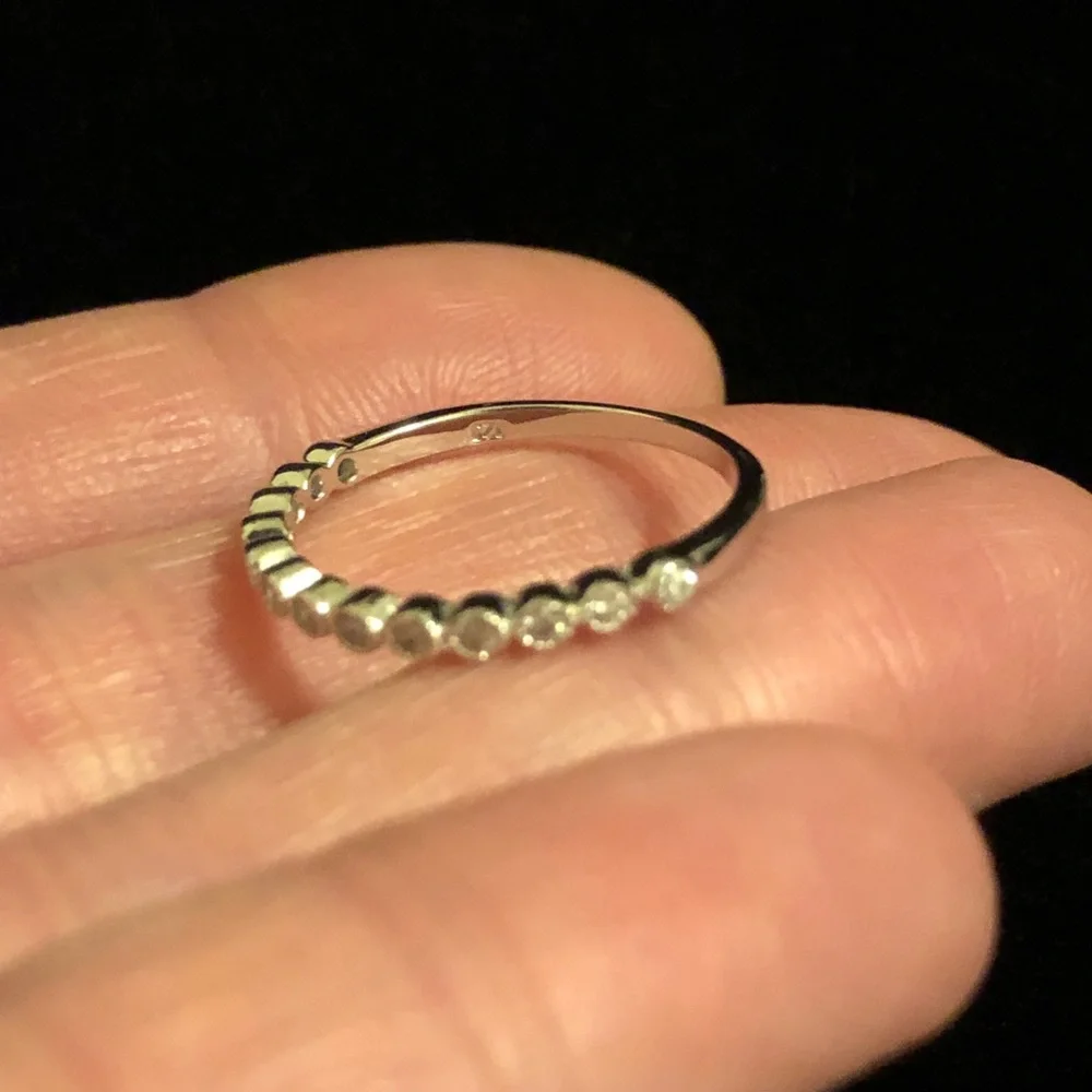 Delicate 925 Sterling Silver Band Ring - Sparkling Clear Stones